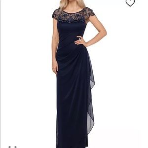 XSCAPE
Embellished-Neck Gown formal